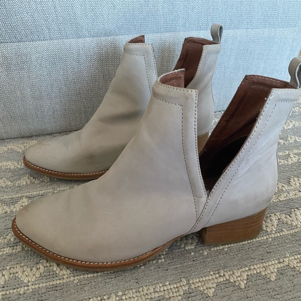 Jeffrey Campbell boots 💕